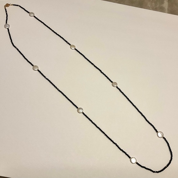Black Spinel and FW Coin Pearls long necklace - Picture 4 of 8